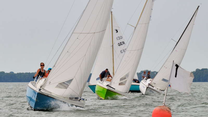 floatmagazin's tweet photo. Die Neptun 22 entstand vor über 50 Jahren, wirkt aber noch heute erstaunlich modern. Der Clou: ein Salon mit Stehhöhe als Option.  #Fahrtenyacht #Familienboot #Kielboot #Neptun22 #Regattasegeln #floatmagazin #onthewater

https://t.co/TjajJ8zha6 https://t.co/1QzCIOptGq