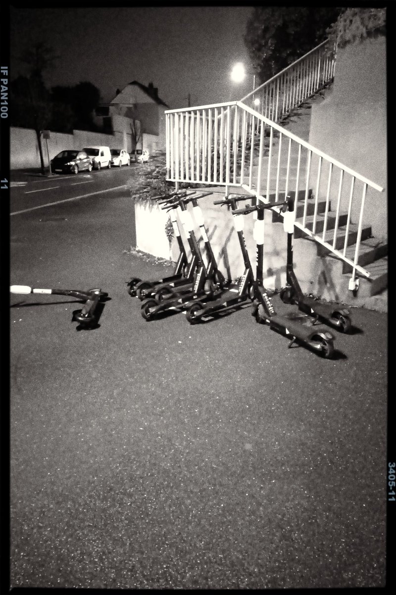 bart_manowski's tweet photo. Affluence record
.
.
.
#bnwphotography #streetphotography #bwstreet #fimoapp #redminote8 https://t.co/JRUl7vakOy