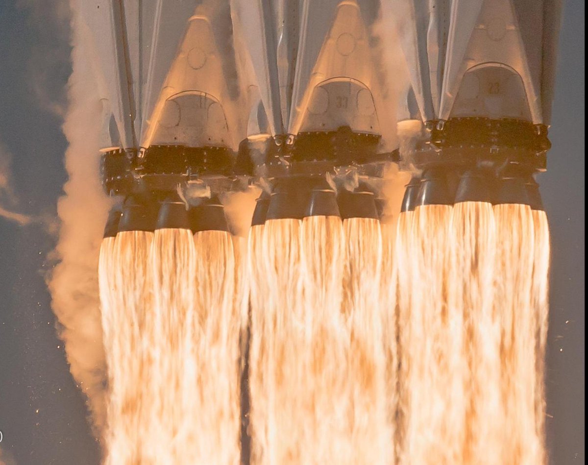 Spacehttp_'s tweet photo. Space X heavy rockets engaged.

#Wood #TintsAndShades #Lamp #Chandelier #CeilingFixture https://t.co/lMttnKf2Gl