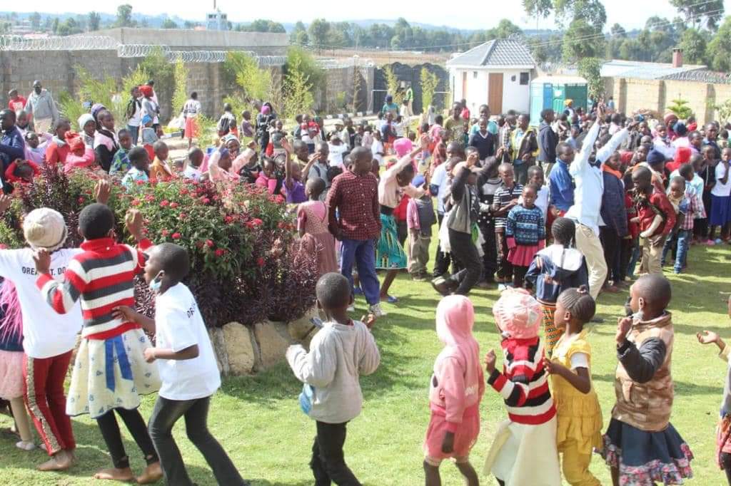 KuriaKimaniMP's tweet photo. It was all fun and bliss as we hosted our kid neighbours at our Molo home to celebrate the new year. Truly there are places in your heart you don’t even know exist until you love a child as said by Anne Lamot.
#MoloRising
#KuriaKimaniDelivers
#KKTanoTena https://t.co/VGKSwjAhbc