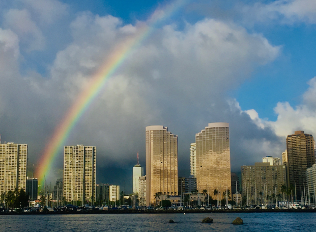 reallyearllee's tweet photo. Weather report from the slopes of snowy Mauna Kea to the Ala Wai boat harbor at the entrance of Waikiki, the inclement weather has departed but the snow still remains on Mauna Kea and the rainbows are returning Waikiki. Aloha https://t.co/kIklZByp0B