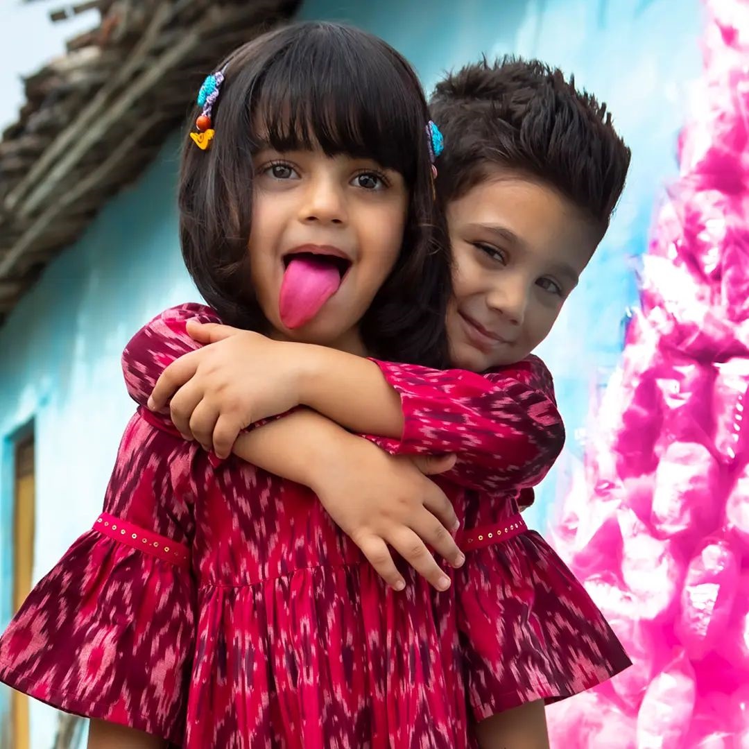 FabindiaMy's tweet photo. Gully Gully | गली गली: Every street has a story 💕
Colouring their tongues and their lives in full festive spirits! Let’s ring in the season of celebrations and togetherness with glittering ensembles for your darlings!
#GullyGully #KidsEdit #Innocence #NaughtySmiles #Grins https://t.co/5cg2y8kYFS