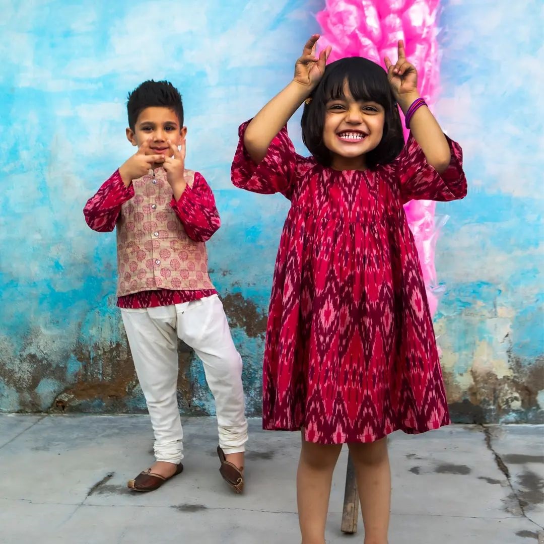 FabindiaMy's tweet photo. Gully Gully | गली गली: Every street has a story 💕
Colouring their tongues and their lives in full festive spirits! Let’s ring in the season of celebrations and togetherness with glittering ensembles for your darlings!
#GullyGully #KidsEdit #Innocence #NaughtySmiles #Grins https://t.co/5cg2y8kYFS