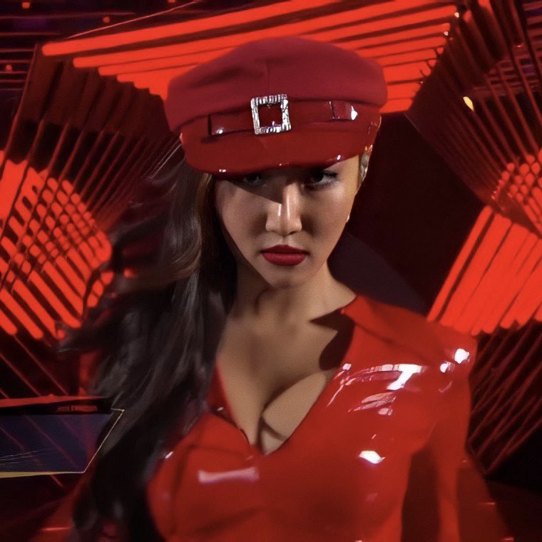 MaHwasaja's tweet photo. Top 8 Fashion Icons of Kpop

#3 Hwasa

"Hwasa is probably one of the most forward-thinking and fearless female Kpop idol of this era. Known for her bold and eye-catching style"

마마무 화사 #HwaSa #화사 #华莎 #ファサ #Guilty_Pleasure https://t.co/kh4tuyurQz