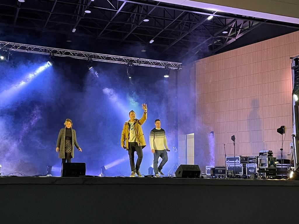 GRACIAS.

Publicazo en el Auditorio de el Rincón de la Victoria el pasado sábado junto a unos compis de lujo. Se os quiere.

#Málaga #comedia #monólogos #humor 

<a href="/TomasGarciaTG/">TOMÁS GARCÍA SERRANO</a> <a href="/LaLauraRio/">Laura Río</a> 
@ProdCochera <a href="/lacocheracabare/">La Cochera Cabaret</a>