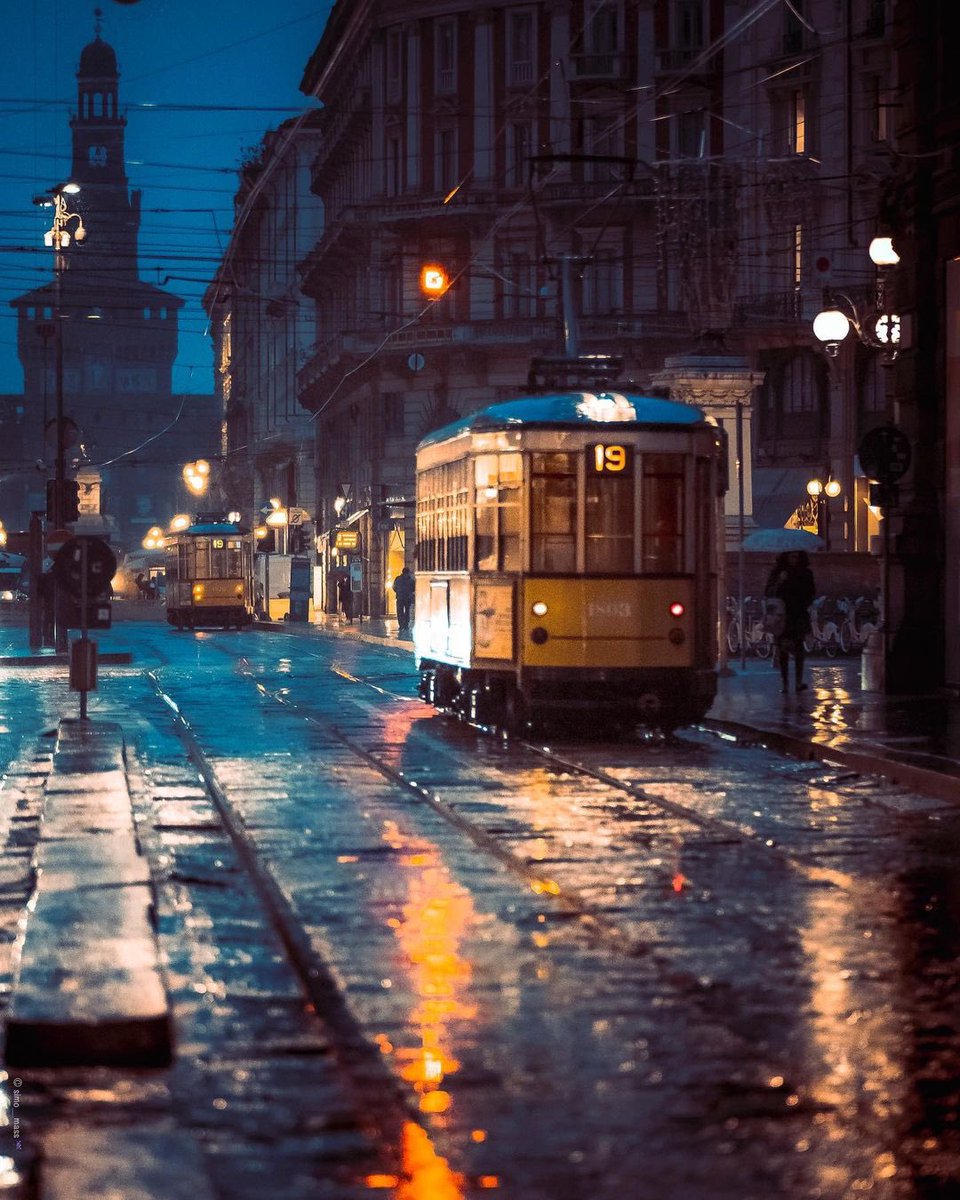 𝐬𝐢𝐦𝐨𝐦𝐚𝐬𝐬.𝐞𝐭𝐡: Autumn in Milan