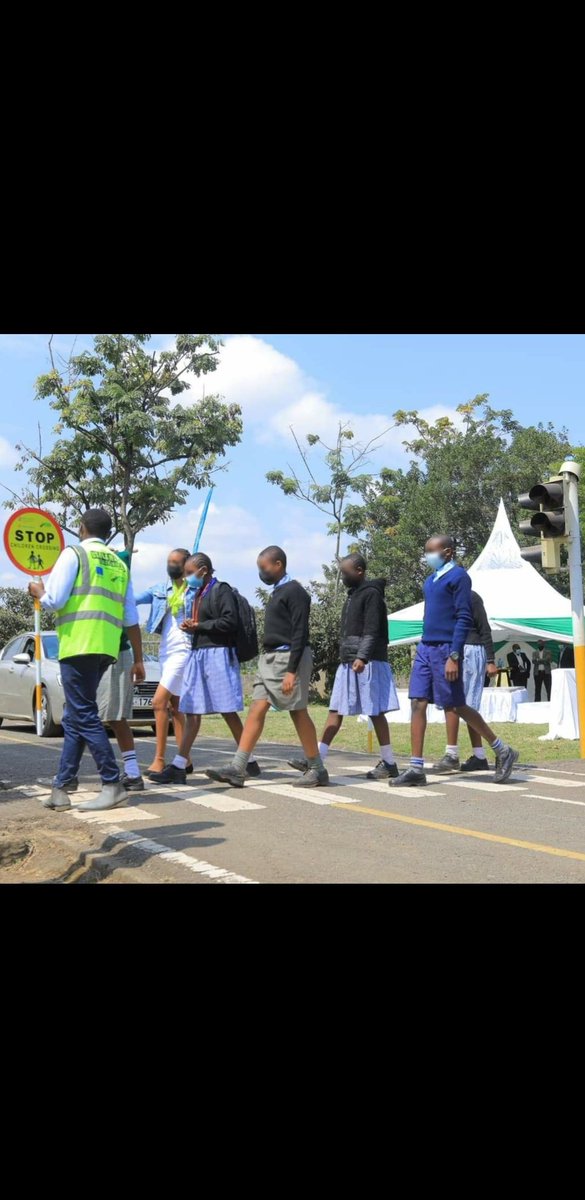 Slow down around school zones..Keep our children safe!!!⛔🚸⚠️
#UsalamaBarabarani #ChildrenSafety 
<a href="/Ma3Route/">Ma3Route</a> <a href="/KenyanTraffic/">KenyanTraffic</a>