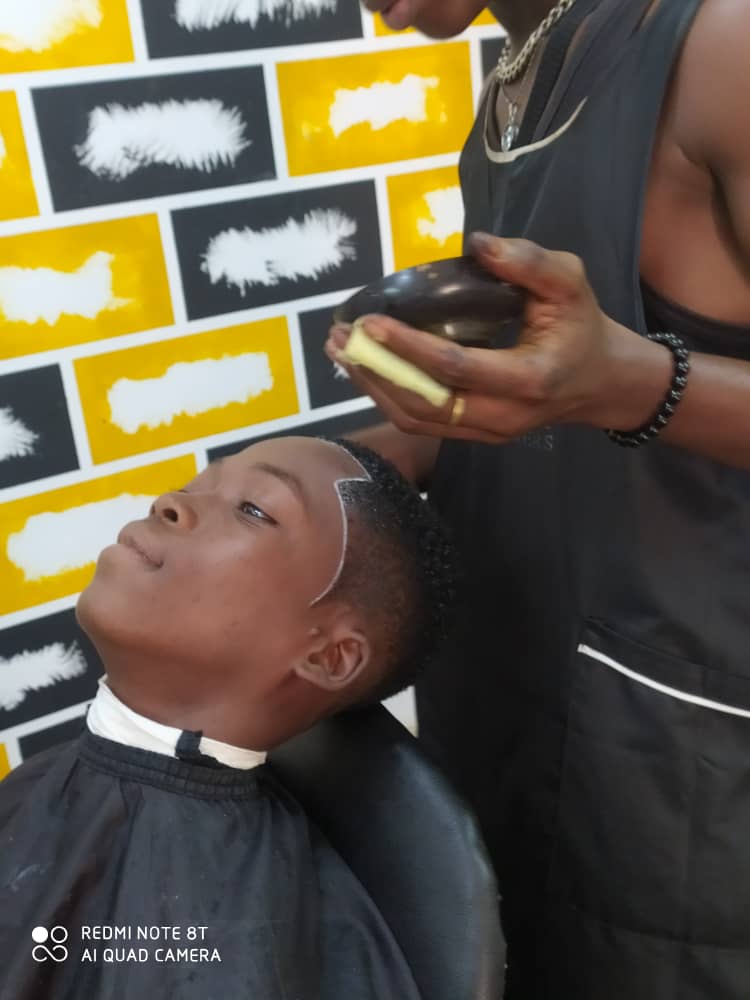 koupeciv's tweet photo. Bonne année à tous 🎉🎉🎉

On finit cette année en beauté avec 45 prestations sur la dernière journée 🔥

On continue à s'améliorer et on va tout faire pour vous proposer les meilleurs services dans notre salon de coiffure en 2022 ! #Koupe #salondecoiffure #Abidjan #yopougon https://t.co/vBkQzmKvDY