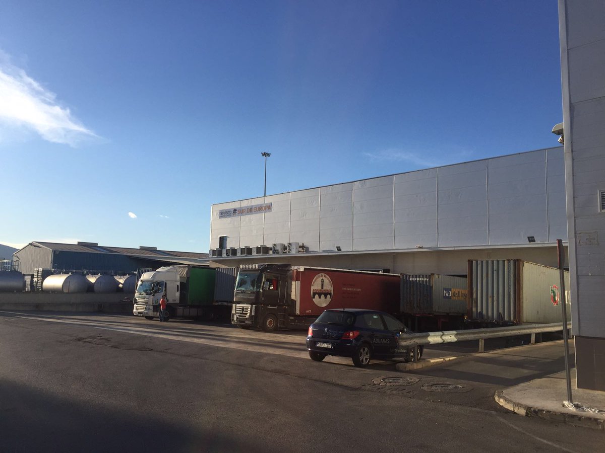 ZFCadiz's tweet photo. 🆗Cierre de año positivo para #DALSE, el depósito aduanero que gestiona #ZonaFranca #Cádiz en el @PuertoAlgeciras con @Ber_Abad 

📝Obtenemos la ampliación de la concesión hasta el 2033 y se consolidan los buenos resultados.
Aquí ➕ info⬇️
https://t.co/CHxoyzO3bN https://t.co/kUutWK34Zw