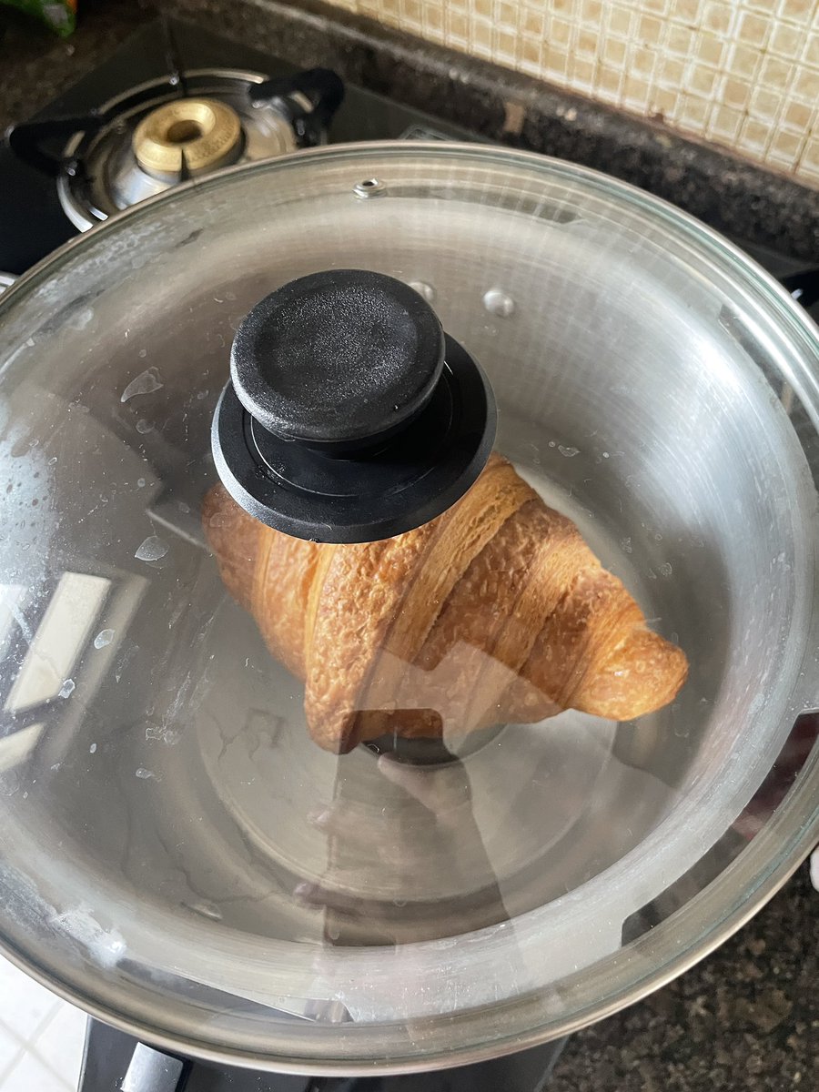 technarok's tweet photo. If you don’t have an oven or a microwave but you need to warm things, use a cooker with a lid.

Also, put a metal bowl on the bottom so things don’t burn from the bottom. https://t.co/qt2DIF1cRB
