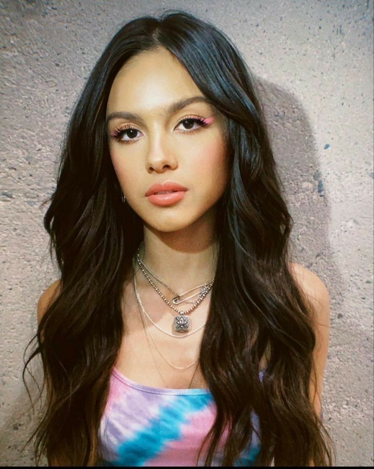 hiloslover's tweet photo. 17. olivia rodrigo or taylor swift? https://t.co/nzCHXm9ROY