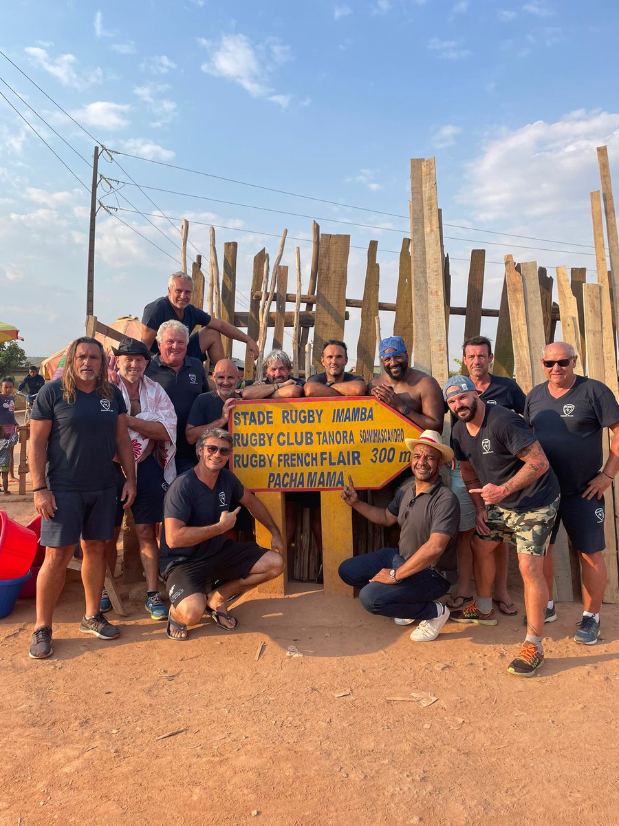 🏈🎙️ Retrouvez-nous demain à 18h40 dans le #Live avec nos invités <a href="/yanndelaigue/">Yann Delaigue</a> et <a href="/GDarlet/">Gilles DARLET</a> qui reviendront sur leur engagement avec l'association #RugbyFrenchFlair et leur dernière mission à Mayotte et Madagascar !
📲 Rejoignez-nous sur la page Facebook MARC Production