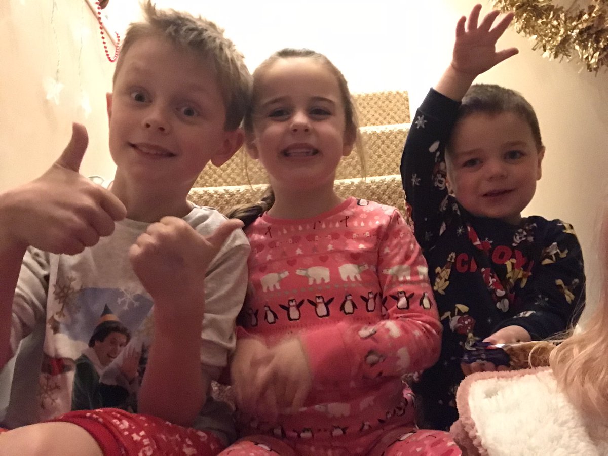 BecTonksArt's tweet photo. Morning all and it’s time to get these three back to school 😁looking forward to getting back into the swing 🤞#showmemydesk #timetodraw #timetowrite
#WritingCommunity what are your plans today? Anyone fancy a #writerslift https://t.co/2ZiPLc33Of