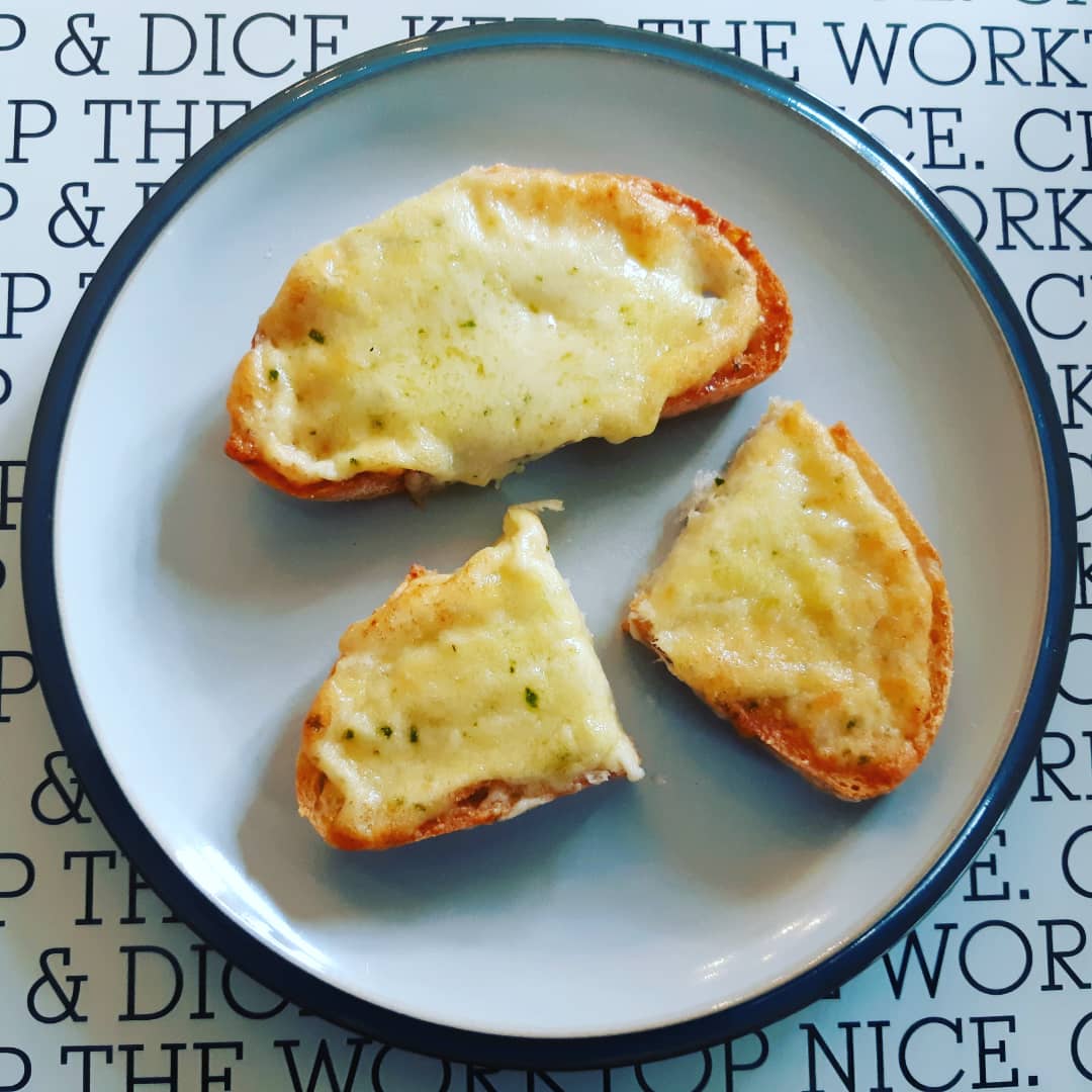 KCveggiekitchen's tweet photo. Made this recipe for Chilli Cheese Toast from the Dishoom Cook Book and will be making it again as it is so so tasty! #kaeceesvegetariankitchen #chillicheesetoast #cheeseontoast #dishoom #dishoomcookbook @dishoom @wabizzle @sophlilo https://t.co/SPG0mlKCaa