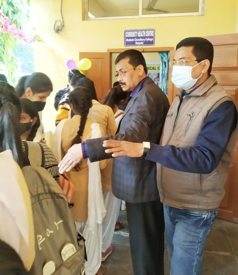 mccbarpeta's tweet photo. #Vaccination drive for 15 to 18 years organised by Community Health Centre, @mccbarpeta  in collaboration with Urban Health Centre Barpeta on 03/01/2022 at college premises, attended by Deputy Commissioner, Barpeta. @ranojpeguassam @keshab_mahanta @himantabiswa https://t.co/EcvSmG3VYH