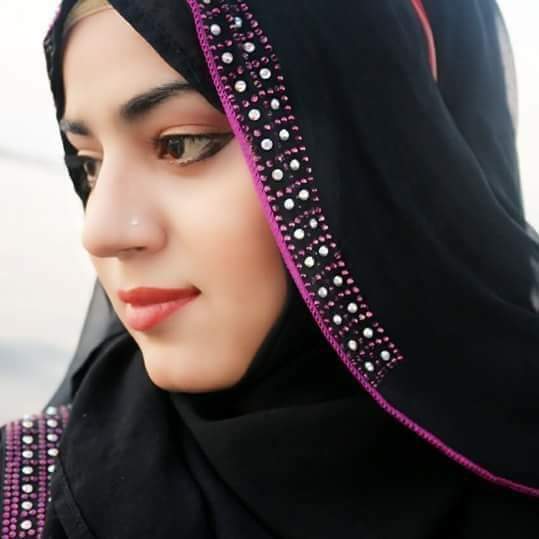 एक साँस सबके हिस्से से,हर पल घट जाती है ,,
कोई जी लेता है जिंदगी,, किसी की कट जाती है ।।