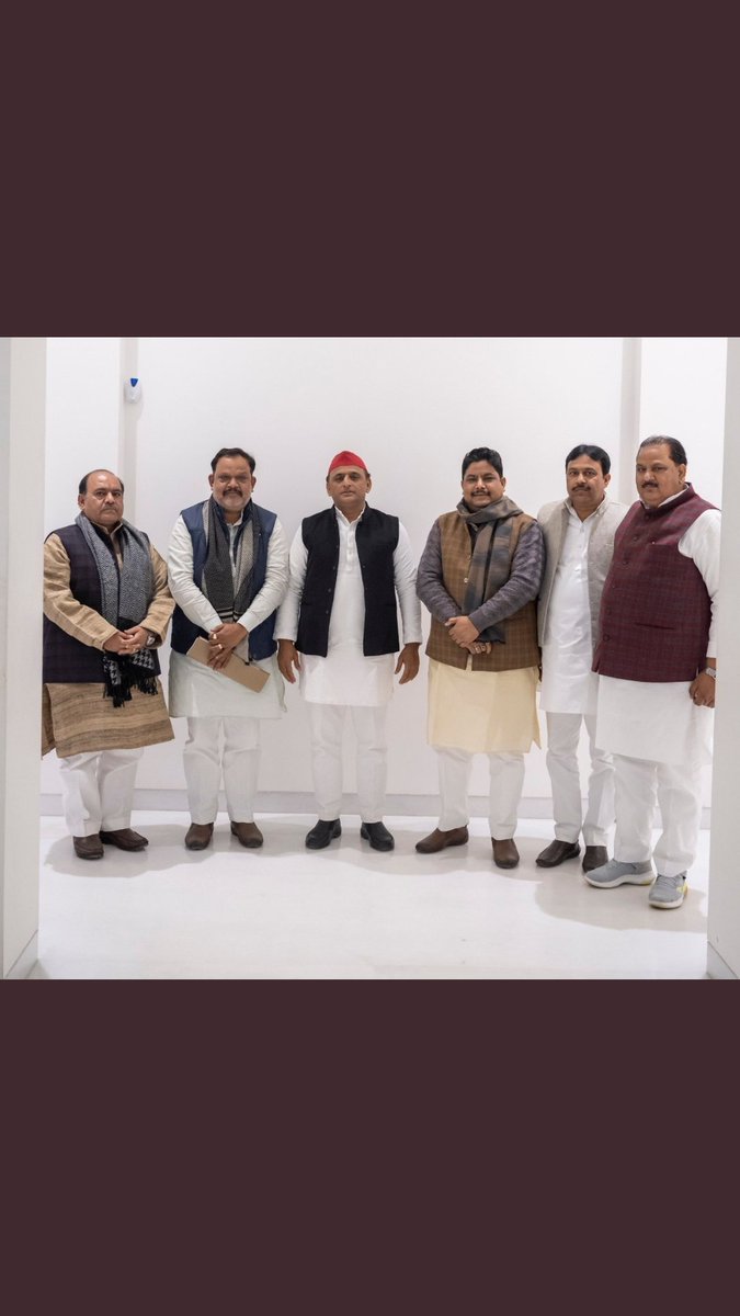 RuchiSinghD's tweet photo. मा @yadavakhilesh जी ने आश्वस्त किया कि संघ के माँगपत्र में से उनकी सरकार बनने पर शिक्षक शिक्षामित्र अनुदेशक KGBV के शिक्षक रसोईयों आंगनवाड़ी वित्त विहीन शिक्षकोंसेसम्बन्धितOPS,नियमितिकरण,पदोन्नति,कैशलेस इलाज,अंतर्जनपदीय आकांक्षी स्था,मानदेयवृद्धि आदि माँगें पूरी की जायेंगी। https://t.co/XBXdNgrayq