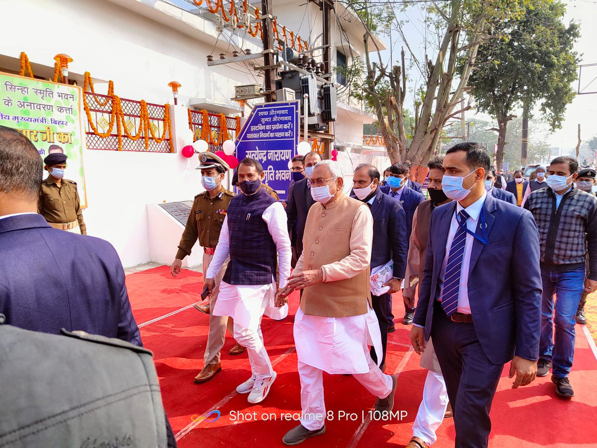 समाज सुधार यात्रा के दौरान बिहार के विकाश पुरुष माननीय मुख्यमंत्री श्री नीतीश कुमार जी साथ मे मैं ।।।