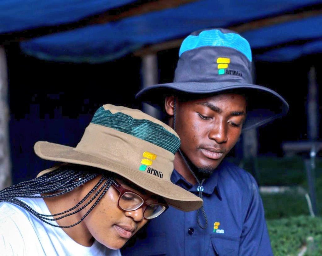 FarmfitLuxWear's tweet photo. A farmer must never take a hat for granted. To avoid too many flashes of headaches and facial and neck sun burn hat come in handy. Its a serve a lot of purposes to a farmer. By @PoteDior
 
Make a date with @FarmfitLuxWear to get your jungleshed hat today.@babatafi @PhiriDivah https://t.co/0QAH8ITDAp