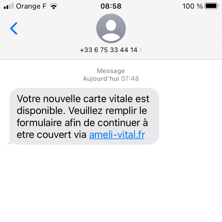 tdenolle's tweet photo. Et un petit phishing pour bien commencer la journée😀 #phishing #ameli @Assur_Maladie Bonne année à tous ! https://t.co/cEtcxQL41E