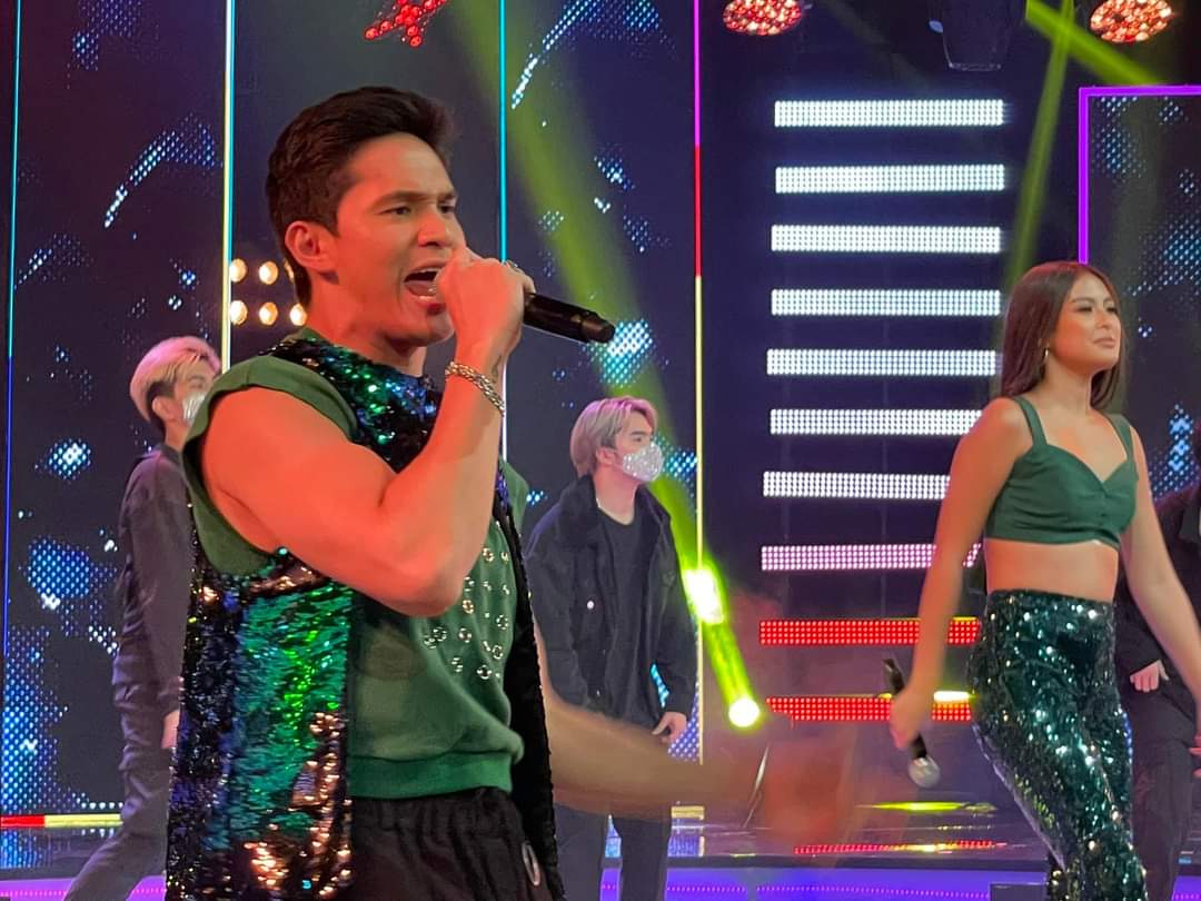 YlabGabRu's tweet photo. napanuod ko nanaman kayo magkasama ang saya lang  😂😍 @gabbi @Rurumadrid8  thank u @AllOutSundays7 more more please  😇 https://t.co/YxLMBrs3NN