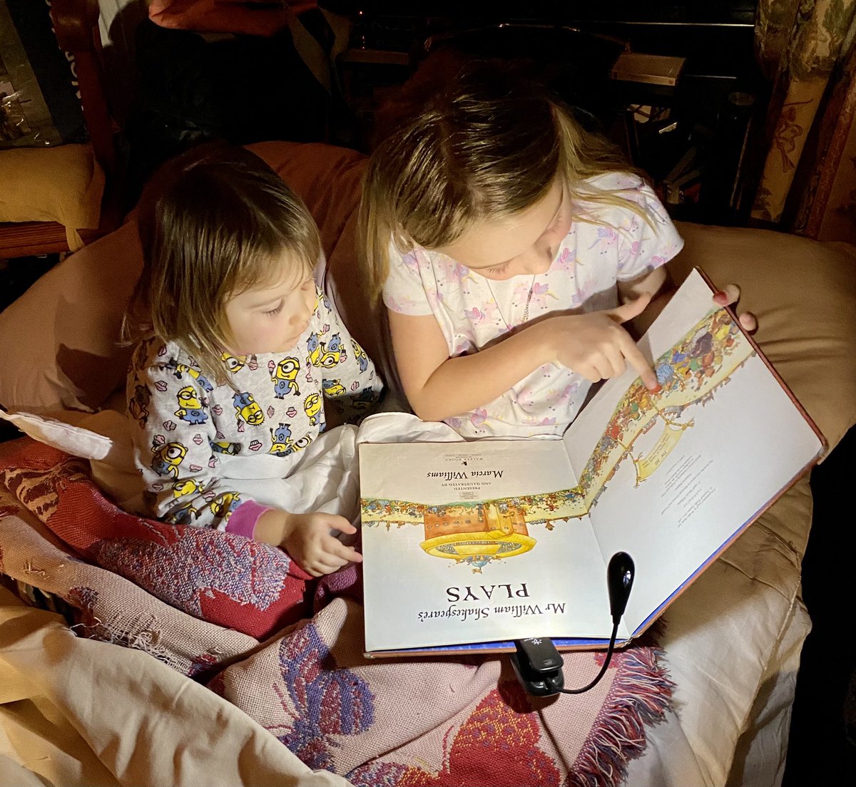 Shakespeare’s Romeo & Juliet was last night’s bedtime read. Granddaughter’s  Leah & Lorna #Shakespeare @TheRSC #marciawilliams