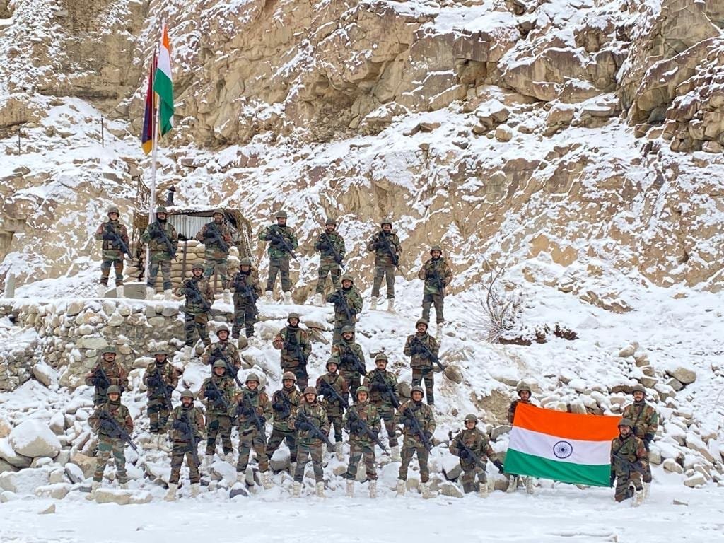 Indian troops in the #GalwanValley on New Year Day. Finally some IW, even if reactive. Good to see the troops with their new SIG716 rifles.