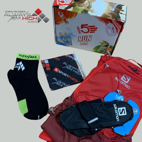 UKRunChat's tweet photo. RT this and follow @aahevents to be in the Sunday 9th January 9pm prize draw to win this prize bundle worth over £140, including a Salomon XT6 Pack and handheld bottle, a HIGH5 pack, socks and a buff. We will have one winner. Good luck! #ukrunchat https://t.co/P6eY6Ihblr