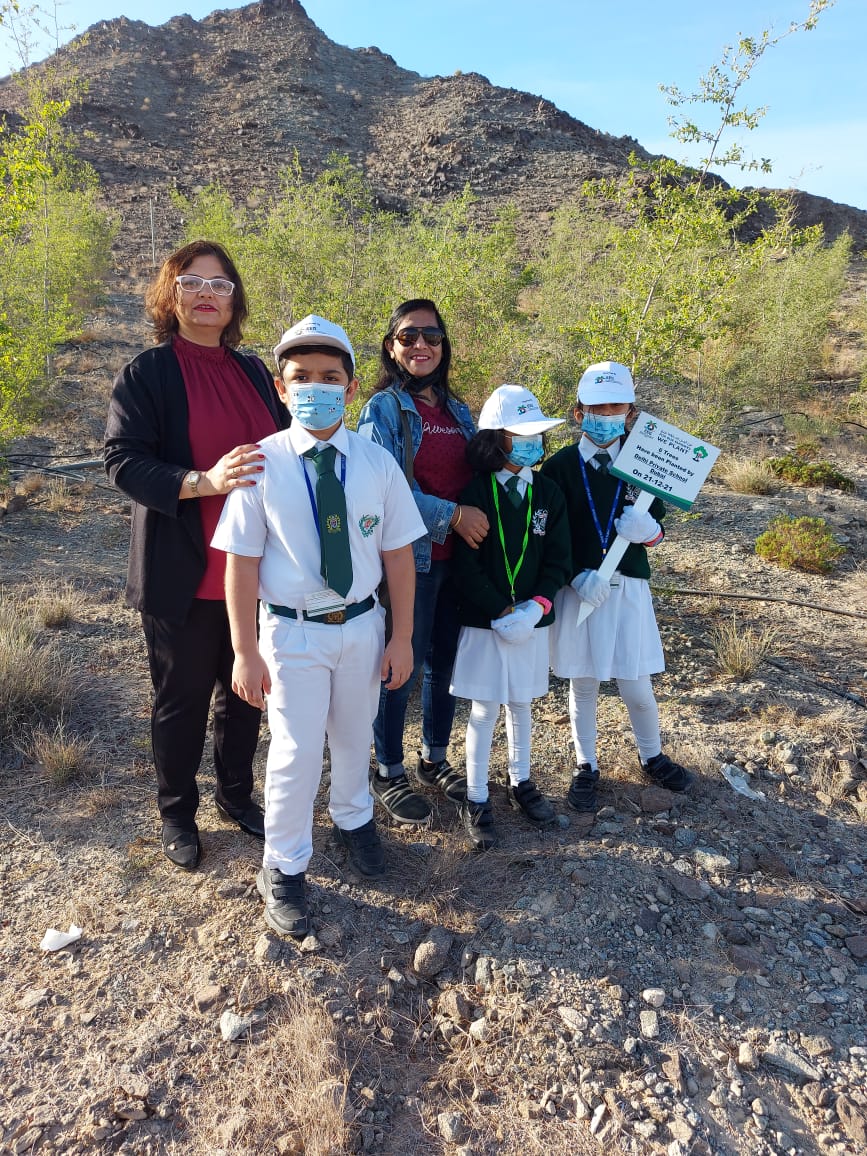 DpsDubai2's tweet photo. A glimpse of our students going green and actively partaking in the EEG campaign, For Our Emirate We Plant. @DEWAofficial #ConservationAward https://t.co/50zux696EJ