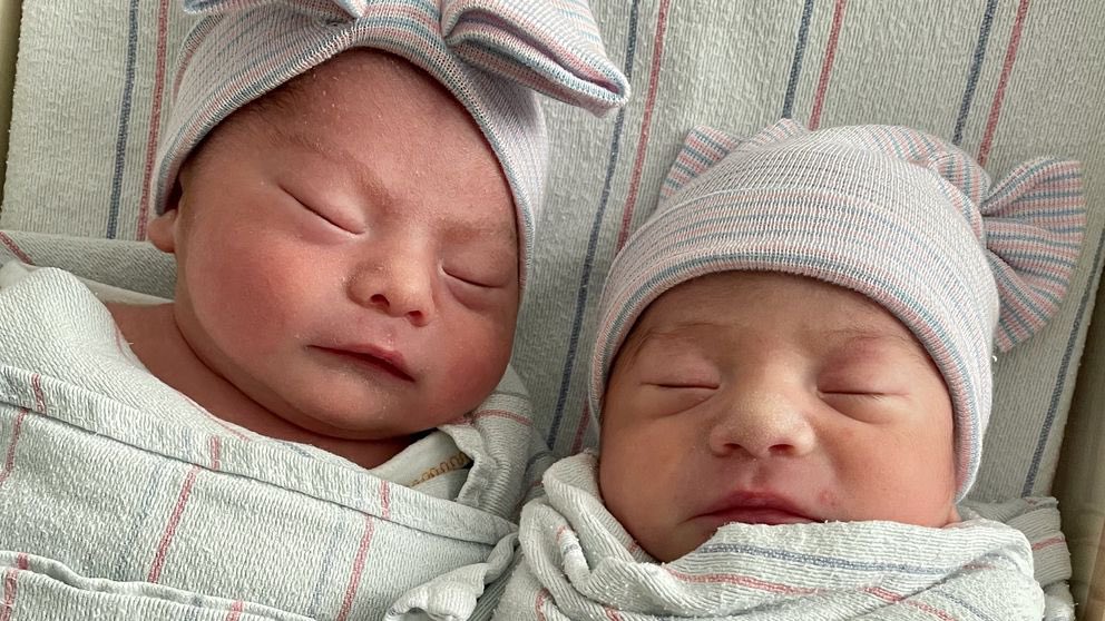 eyebrows1430's tweet photo. https://t.co/SjRmkpUvlj
California twins born 15 minutes apart end up having separate birthdays in different years after being born around New Year's Day https://t.co/FPV5y1jLKX