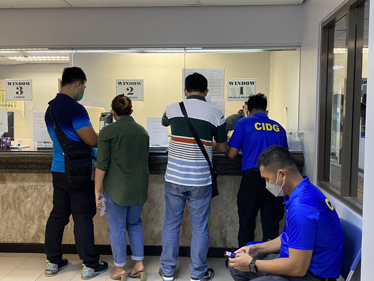 gmanewsbreaking's tweet photo. JUST IN: Sinampahan na ng reklamo sa Makati City prosecutor’s office ng CIDG-NCR ang tinaguriang “Poblacion girl” dahil sa umanoy paglabag sa quarantine protocols. 

Damay din sa reklamo ang mga magulang niya at limang staff ng Berjaya hotel. | via @glenjuego @dzbb https://t.co/k30tK7fbPG
