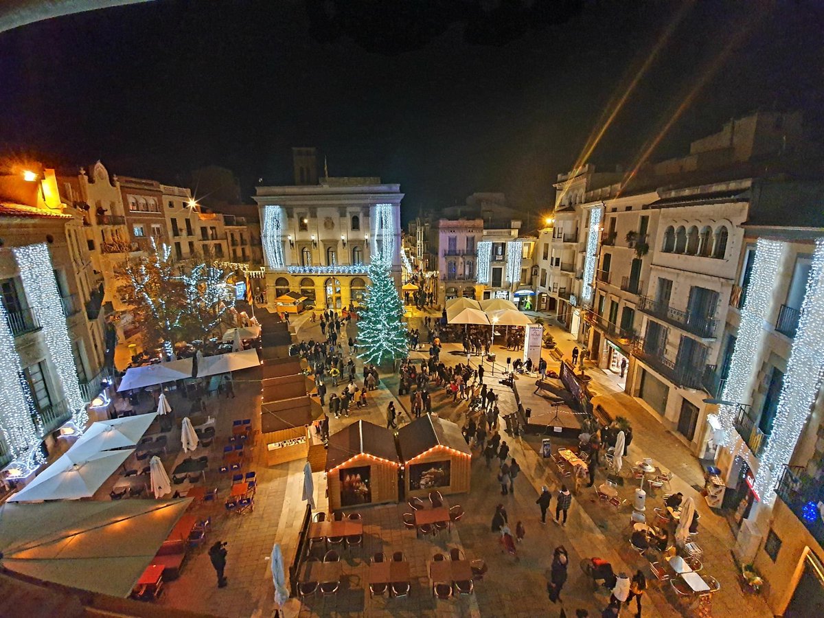XBotet's tweet photo. Igualada. Plaça de l'Ajuntament. 2021
(autor desconegut) https://t.co/dLYOQoKed2