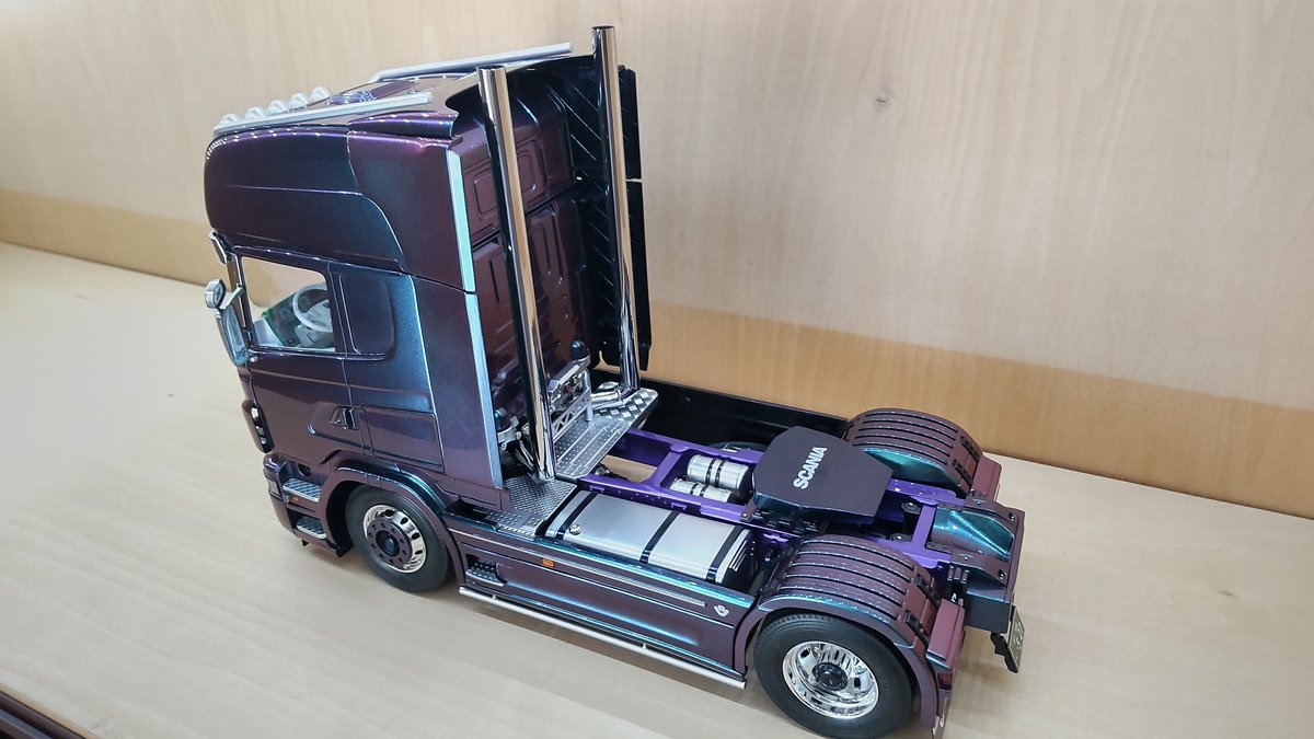 hiromo0527's tweet photo. 新年明けましておめでとうございます。
1/24 イタレリ SCANIA R620
製作しました!
アフターパーツはすべて自作のオリジナルカスタムです。
今後も過去作品やプラモデル関連の投稿をゆるくやっていきますのでよろしくお願いします。
#イタレリ #SCANIA #スカニア #R620 #プラッツ #トレーラー https://t.co/sUHZhpqZPx