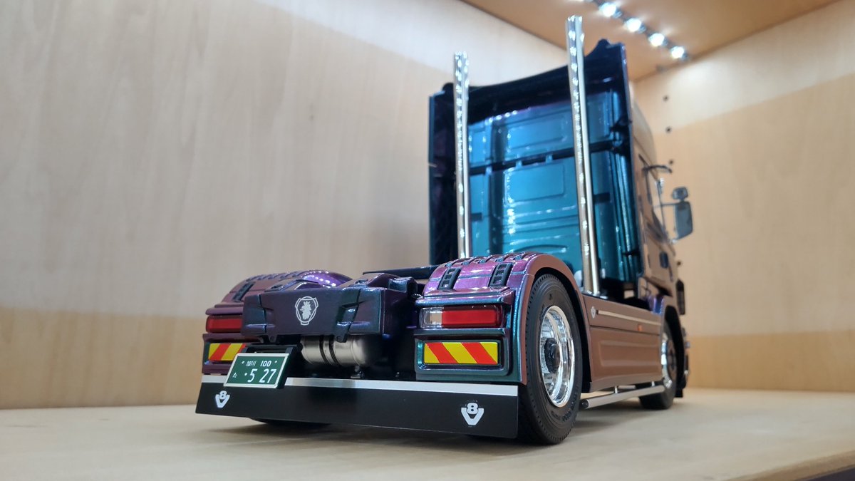 hiromo0527's tweet photo. 新年明けましておめでとうございます。
1/24 イタレリ SCANIA R620
製作しました!
アフターパーツはすべて自作のオリジナルカスタムです。
今後も過去作品やプラモデル関連の投稿をゆるくやっていきますのでよろしくお願いします。
#イタレリ #SCANIA #スカニア #R620 #プラッツ #トレーラー https://t.co/sUHZhpqZPx