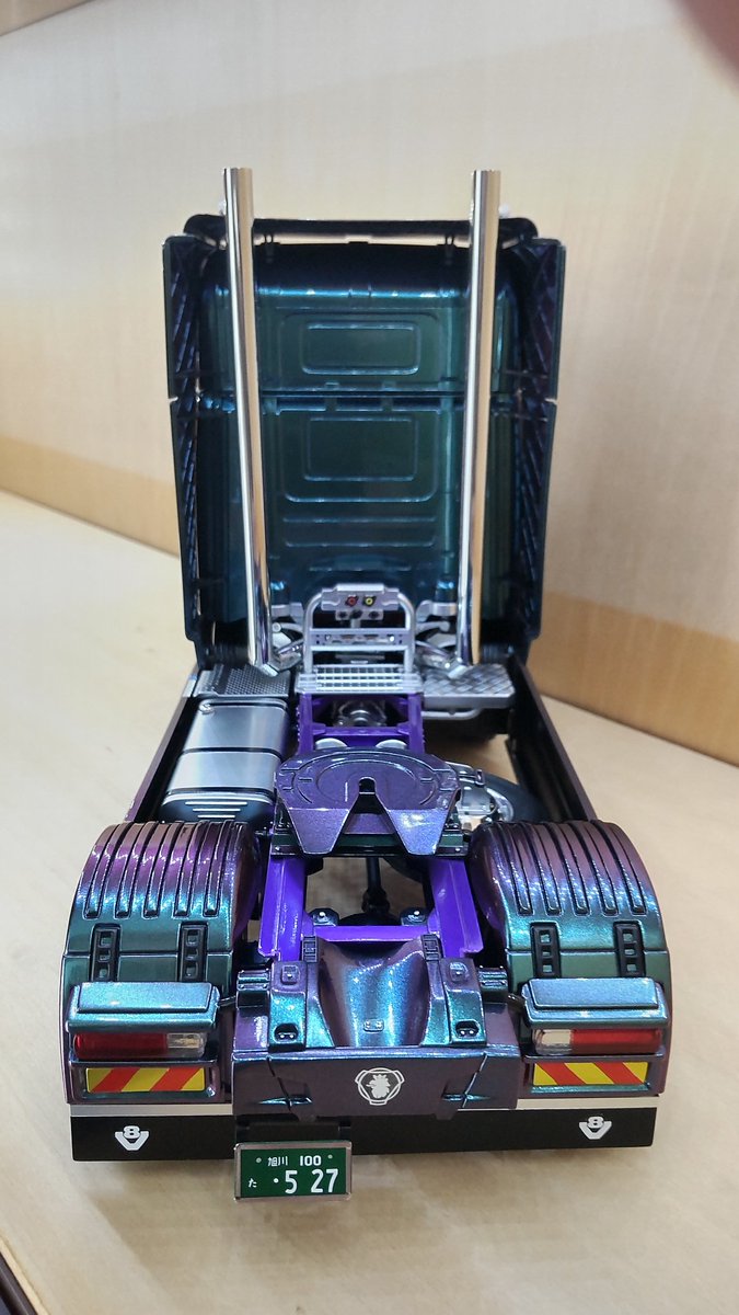 hiromo0527's tweet photo. 新年明けましておめでとうございます。
1/24 イタレリ SCANIA R620
製作しました!
アフターパーツはすべて自作のオリジナルカスタムです。
今後も過去作品やプラモデル関連の投稿をゆるくやっていきますのでよろしくお願いします。
#イタレリ #SCANIA #スカニア #R620 #プラッツ #トレーラー https://t.co/sUHZhpqZPx