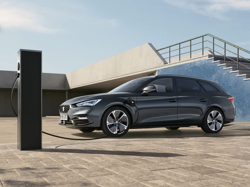 SEATShowroom's tweet photo. Enjoy the best of both worlds plus more space with the #SEAT Leon Estate e-HYBRID, capable of up to 40 miles with zero CO2 emissions!

Explore this fantastic PHEV on our website https://t.co/fpEGFIqPyX. #seatleon #seatleonestate #hybrid #hybrid #phev #kingslynn #norwich #norfolk https://t.co/AwhSbQ4vr9