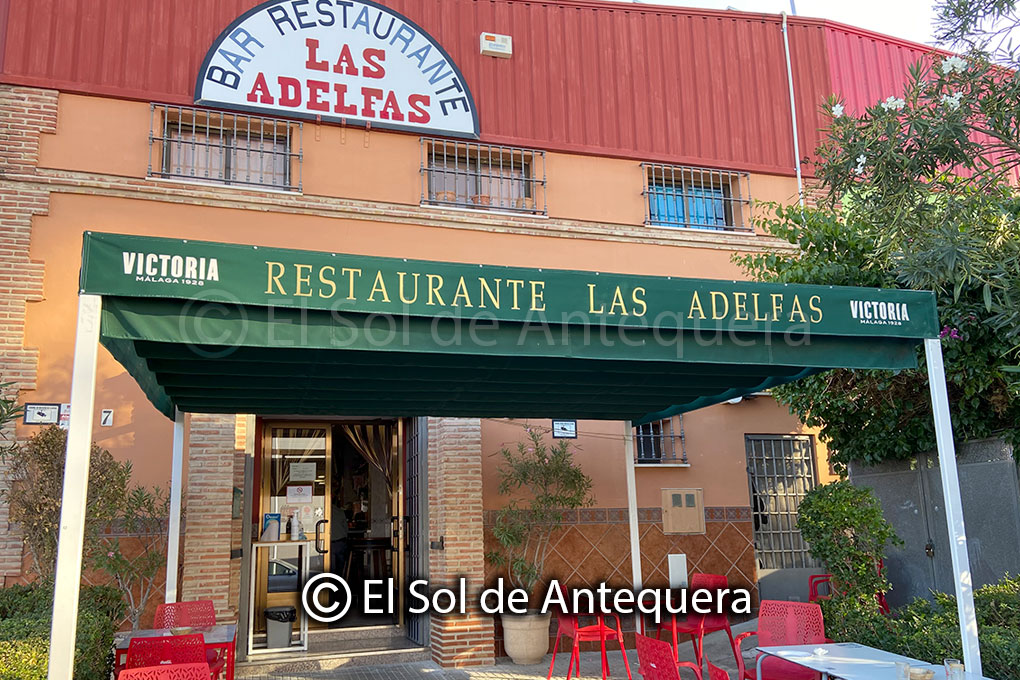 ElSoldAntequera's tweet photo. 🥂☕️ #COMERCIO en #ANTEQUERA:
👉 Para el desayuno, las tapas, almuerzos y cenas... ¡Busque los bares y restaurantes de la ciudad!
🍎🥗Son de 🔟. Consulte la guía más extensa que ofrece #Antequera
#comercioATQ #YoComproenAntequera
⤵️ Toda la relación: https://t.co/rnFllyag8H https://t.co/KOoUFB7rJx