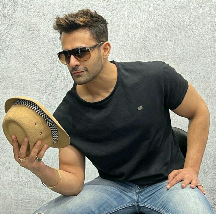 swethhhh's tweet photo. Hey handsome!

PVP's new look😩💖✨
#PearlVPuri #pearlvpuri https://t.co/yzvkt92ptE