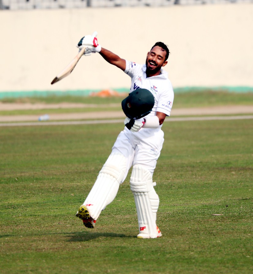 BDCricTime's tweet photo. Mohammad Mithun celebrates his maiden double century
Live- https://t.co/mCz42Wctkg
#BCLFinal https://t.co/Yq0m28qhOp