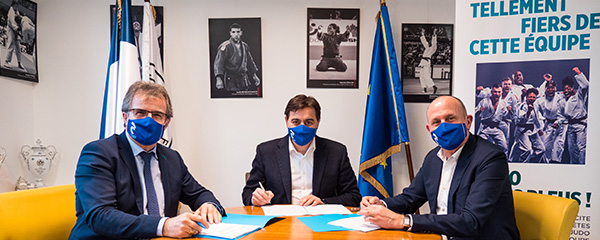 C_A_Lorraine's tweet photo. [#partenaire #sport] Le @CreditAgricole renouvelle son partenariat avec @francejudo_ de 2022 à fin 2024🥋. Le groupe poursuit son engagement de plus de 30 ans et réaffirme sa proximité avec les valeurs portées par le judo. Il renforce également son soutien aux #ÉquipesdeFrance. https://t.co/YfDR1jSuGx