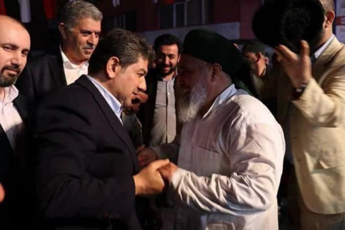 Komünistlerde şeref yok 
Diyen mahlukata söyleyin
     Kim...şerrefsiz
Uşşaki tarikatını nasıl içinize sindirdin ,hey şerrefsizler,çocuk tacizcileri