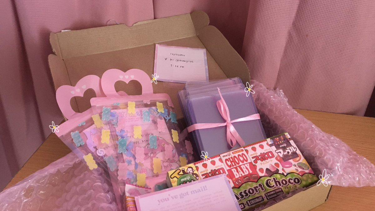 daisyooncart's tweet photo. ๑ #daisyoonmails ๑ #unboxtheunarthurdox ๑
— toploaders ✿
"im so happy aaa! i bought toploaders lang pero andaming laman aaaaa >< tas super cute pa ng packaging so much ang saya iopen!! aaa thank u so much, @unarthurdox! i love u and i miss u! ♡༄" https://t.co/8kTOJAAQot