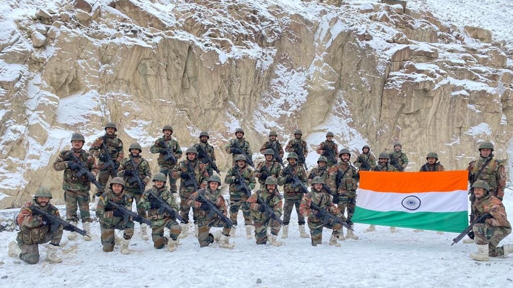 htTweets's tweet photo. Indian Army unfurls national flag in Galwan valley on #NewYear2022 

📸 Twitter/@KirenRijiju
 
@adgpi https://t.co/uj8g87R4O3
