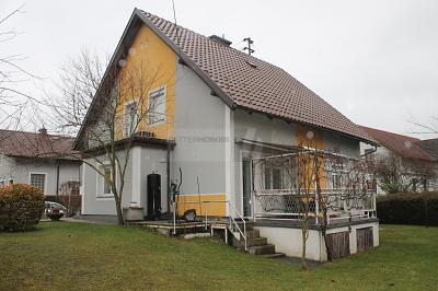 immo_reedb's tweet photo. #Haus #zuverkaufen #Pupping #Oberösterreich #EferdingDistrict #ÖsterreichGERÄUMIGES EINFAMILIENHAUS IN SONNENLAGE Am Ortsrand von Eferding in einer ruhigen Wohngegend und..   https://t.co/osgXBHtVkD https://t.co/anJEiKfpb5