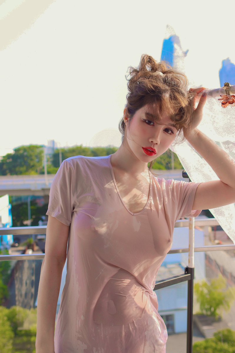 yui_xin_tw's tweet photo. Do u like the weather or my nipple?🌞 https://t.co/u2WefvLti7
