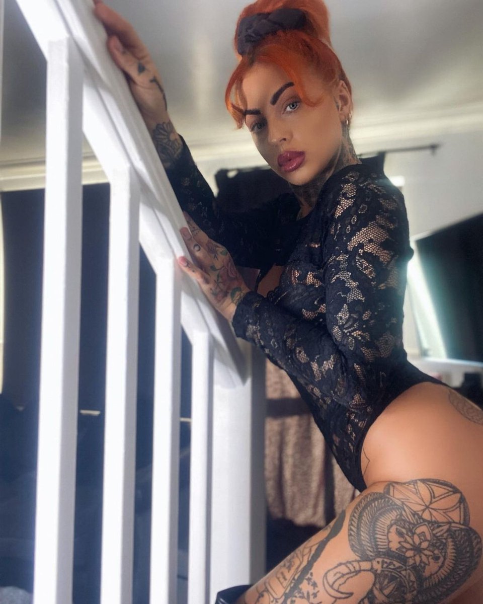 annsummers on X: Category is: Centre of attention👑 📸 siangworld wears  the Supreme Long Sleeve Body: t.coFFdc7aGPnU  t.cowAmLDhCV47  X