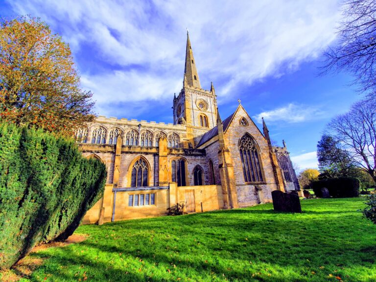RJonTourUK's tweet photo. Stratford-upon-Avon is a fantastic place for a holiday or day trip. There are some great options for things to see and do in the town. As a bonus its also pretty #dogfriendly too.

https://t.co/qWFxCR4sYg #suahour #TravelTuesday https://t.co/9Jc8W1aosl