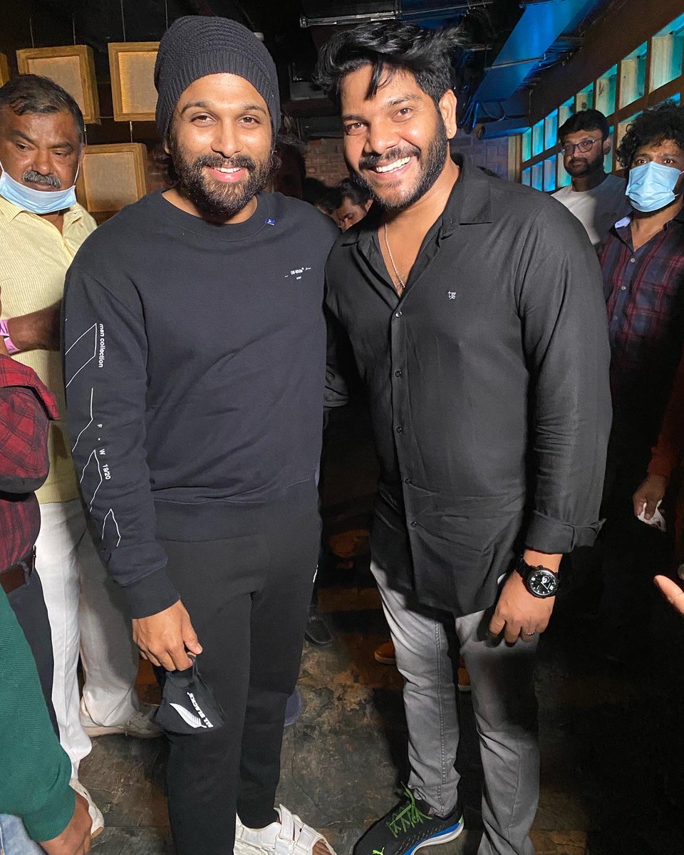 mrnoelsean's tweet photo. @alluarjunonline I can nvr 4get hw u called &amp; encouraged me after mantra,hw much u hv influenced me as an actor, hw humble &amp; down 2earth u were &amp; r stil 2day. U r 1st star I hv known &amp; u r d 1st celebrity who responded 2al my texts even when I was nobody
🙏🏻 https://t.co/ak1dH6zJVw