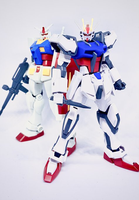 EGガンダムとEGストライク!
EG凄いですね、成形色だけで色分けされてて可動域も広い上に価格が安い! 