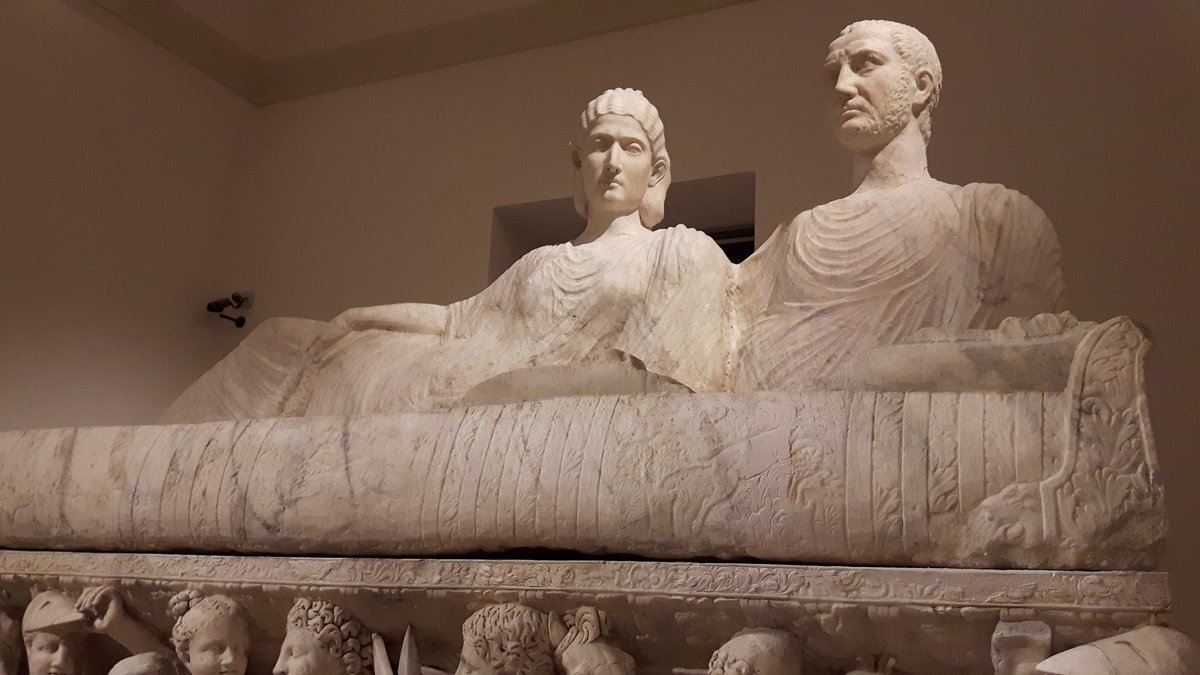 JPaul33267538's tweet photo. Per #Approfondire Ho integrato il post sul Mausoleo di Monte del Grano con materiale da Facebook e Youtube riguardante il cosiddetto Sarcofago di Alessandro Severo e Giulia Mamea. Buona lettura 🧐😀https://t.co/4aks9yMDa9 https://t.co/V4dhTI6tIR
